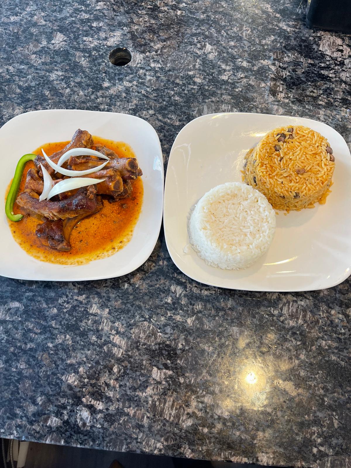 Costillita con Arroz — stewed baby ribs with rice